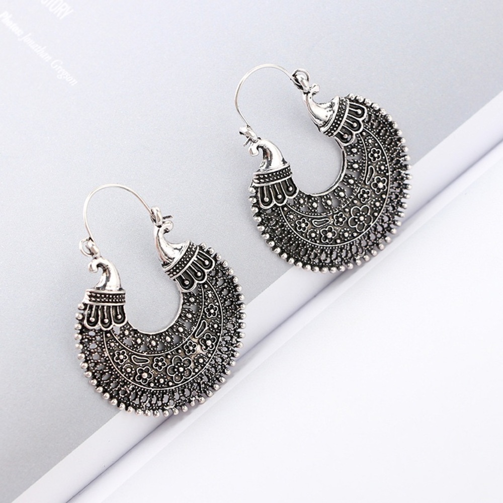 2/$20! Antiqued Silver Flower Boho Earrings - Picture 4 of 8